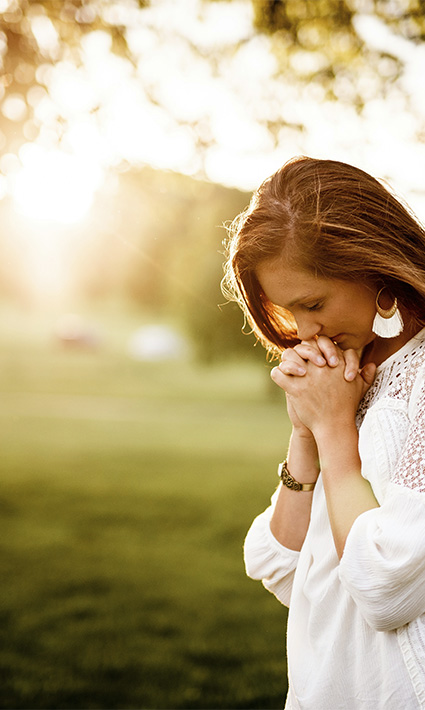 Woman praying in the park, feeling content after getting specialized christian therapy at Authentic Connections in Castle Rock.