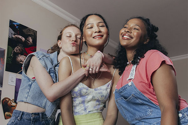 Teenage girl smiling with her friends, feeling connection and support after starting therapy for teens in Castle Rock, CO.