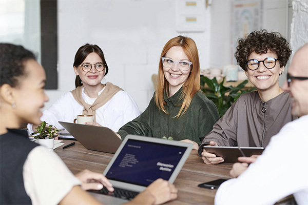 Group of people working together, representing how therapists groups can be a great way to connect with other therapists, share ideas, and grow professionally.