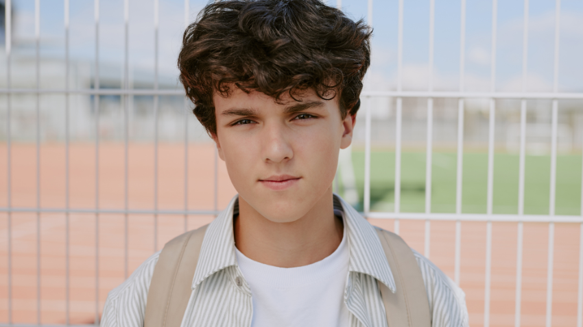 Is Your Teen Struggling?  6 Warning Signs Parents Need to Know