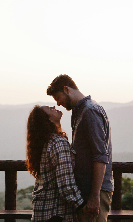 Couple in a scenic mountain view during sunset, represents our therapy intensives for couples and individuals in Castle Rock, CO.