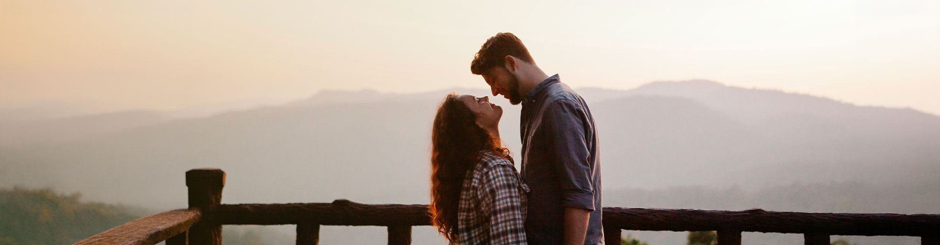 Couple in a scenic mountain view during sunset, represents our therapy intensives for couples and individuals in Castle Rock, CO.